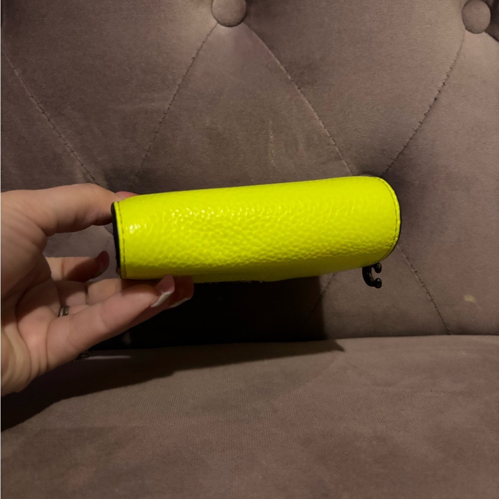 Coach neon yellow bifold leather neon wallet - Picture 3 of 7